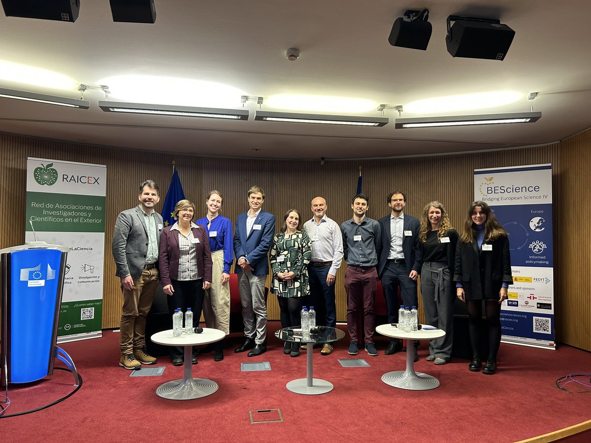 GrupVilaplana's tweet photo. Agotado y sin voz, pero con el corazón lleno después de este intenso fin de semana con @raicex_es @acesuecia en #bescience 🙌Equipazo de @CEBE_Belgica @CENL_SWNL en la organización. Todo este trabajo de voluntariado cobra sentido con actividades así 🧑🏻‍🔬🧪🇪🇺https://t.co/4Zd3iBGw9p https://t.co/V79dA8iot6
