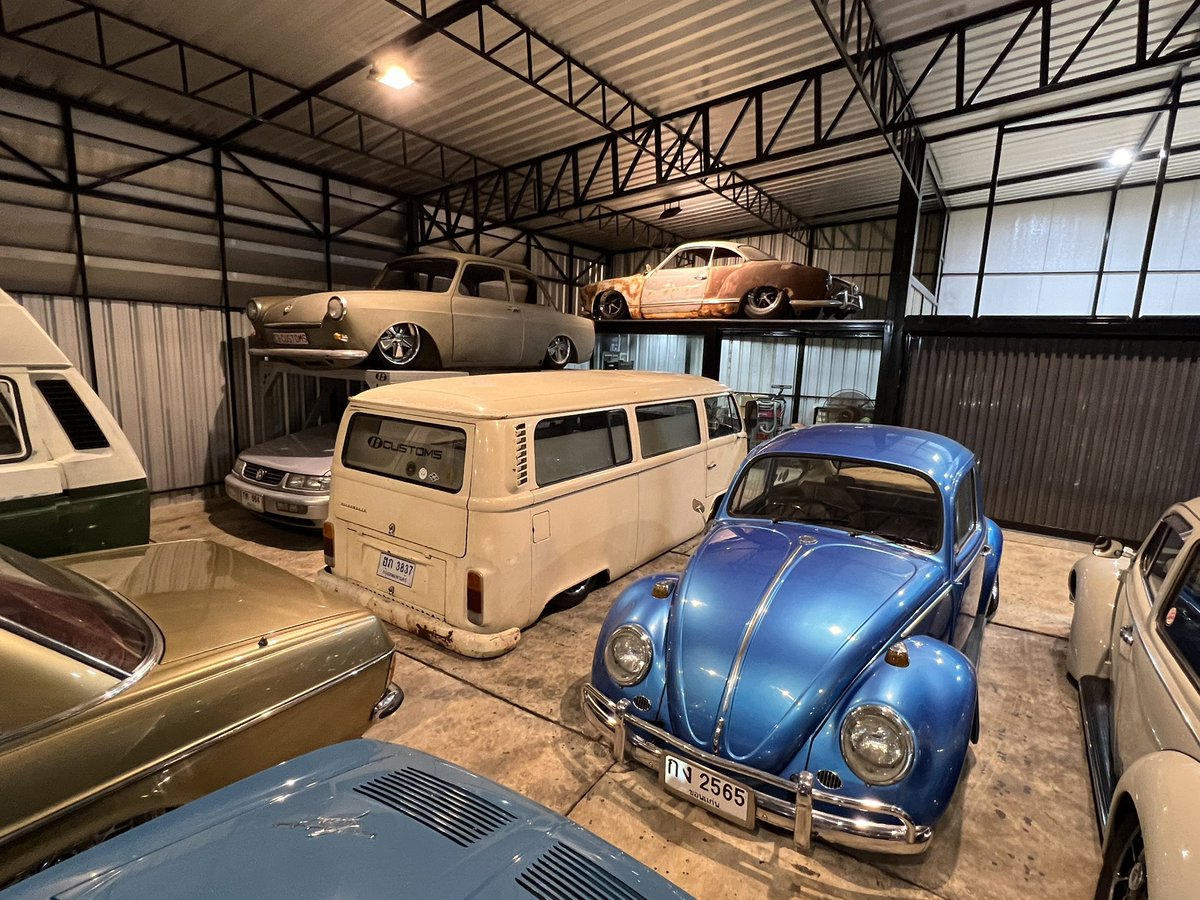 taka0001jp's tweet photo. やっぱここヤバいわ〜😅
ほぼ全部エアサス😍
エアサス屋さんみたいなもんか?😁
#cbcustomswork #khonkean #thailand https://t.co/itVa6kogcE