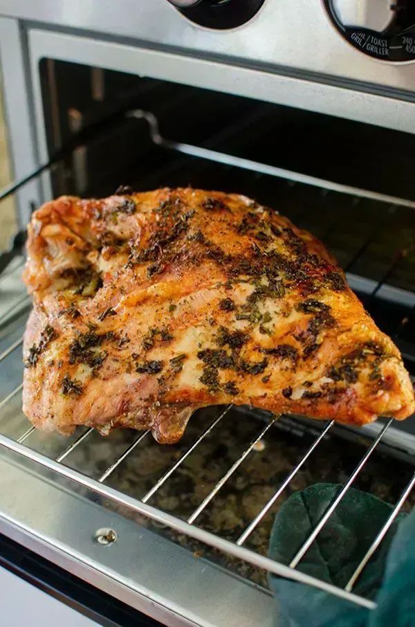 Living_Lou's tweet photo. It’s not the holidays, but why not make a turkey breast?

Amazingly tasty and easy-to-make turkey breast #recipe.

RECIPE: https://t.co/z4QeqEv878
#ad #HamiltonBeachCa https://t.co/sWeQfeNHez