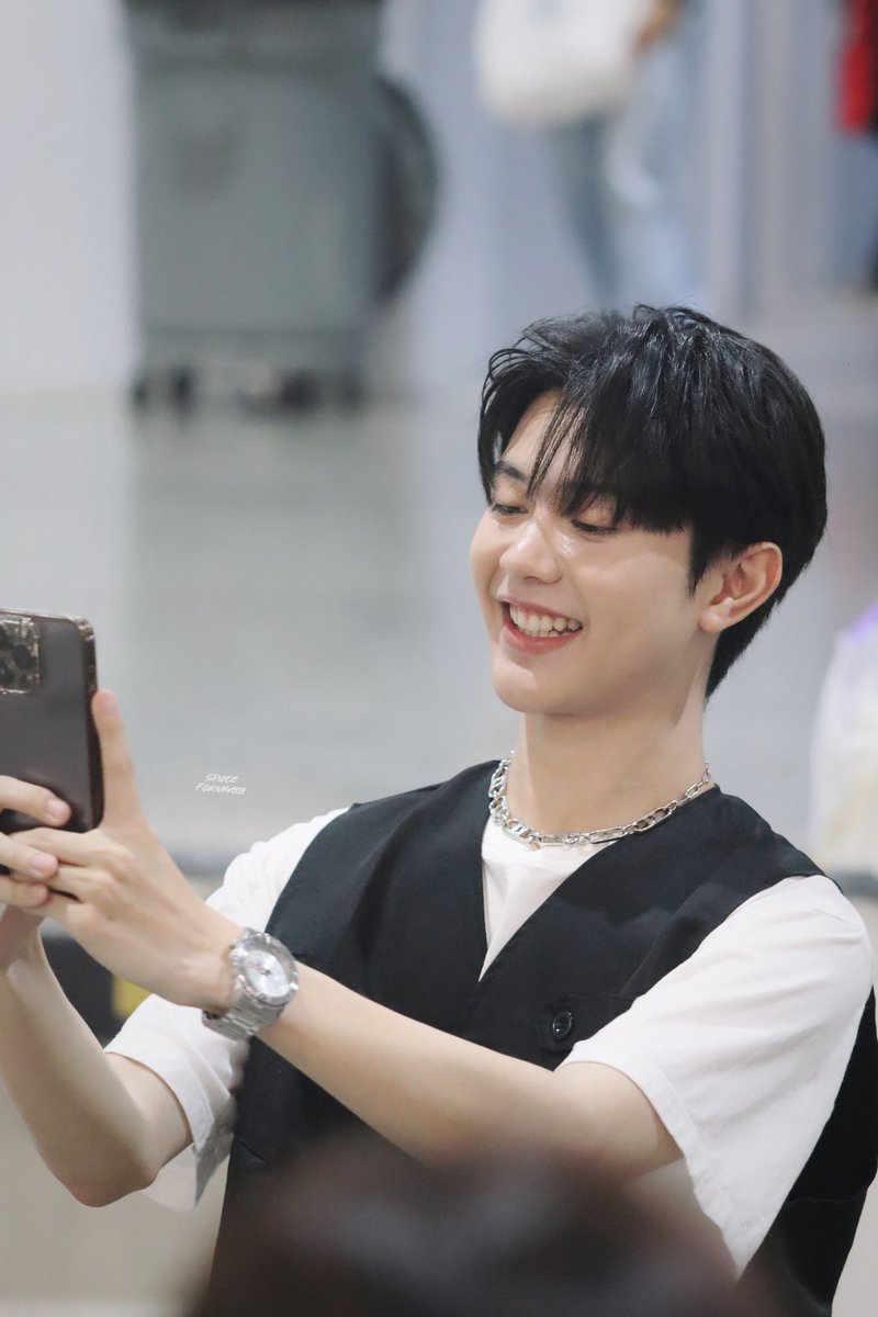 Spaceformybb's tweet photo. ใจนึงก็อยากเก็บความน่ารักของเค้าไว้คนเดียว  อีกใจก็อยากให้โลกรู้ว่าเค้าน่ารักขนาดไหน 🥹❣️

ต้นหลิวตัวจิ๋ว ❤️🤏
#tonliewmtp @tonliew_mtp
#BookfairxAbsoluteZero
#AbsoluteZeroSeries https://t.co/1aQeK5fjmG