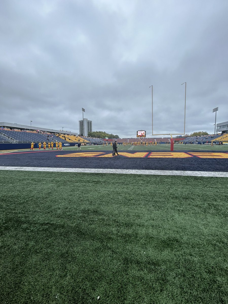 Had a great Game-Day visit at <a href="/Queens_Football/">Queen's Football</a> Homecoming yesterday! Thank you to <a href="/CoachNezQU/">Coach Nesbitt</a>  <a href="/coachbech/">Coach Bech</a> and the coaching staff for the hospitality. Can’t wait to be back on campus!