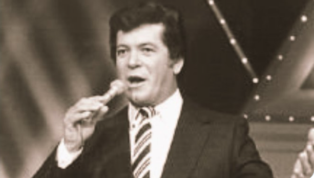 albertoplaza's tweet photo. Recuerdos imborrables de tantos programas en que fui recibido con un cariño entrañable. Adiós al gran Enrique Maluenda. Buen viaje y gracias por tanto, maestro.🙏🙏🙏✨✨ QEPD. https://t.co/kvOMtzKBLE