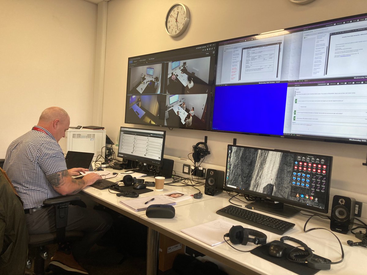 DrDeanW's tweet photo. A weekend with @UniSouthWales accelerated
@USWPolicing_Sec students. A mixture of VR experiences, assessments and simulations covering vulnerability, missing persons and road traffic collisions. @vickery_janine @RogerRoadsC63s @uswstaff @usw_flse https://t.co/O9NtDiGfHc