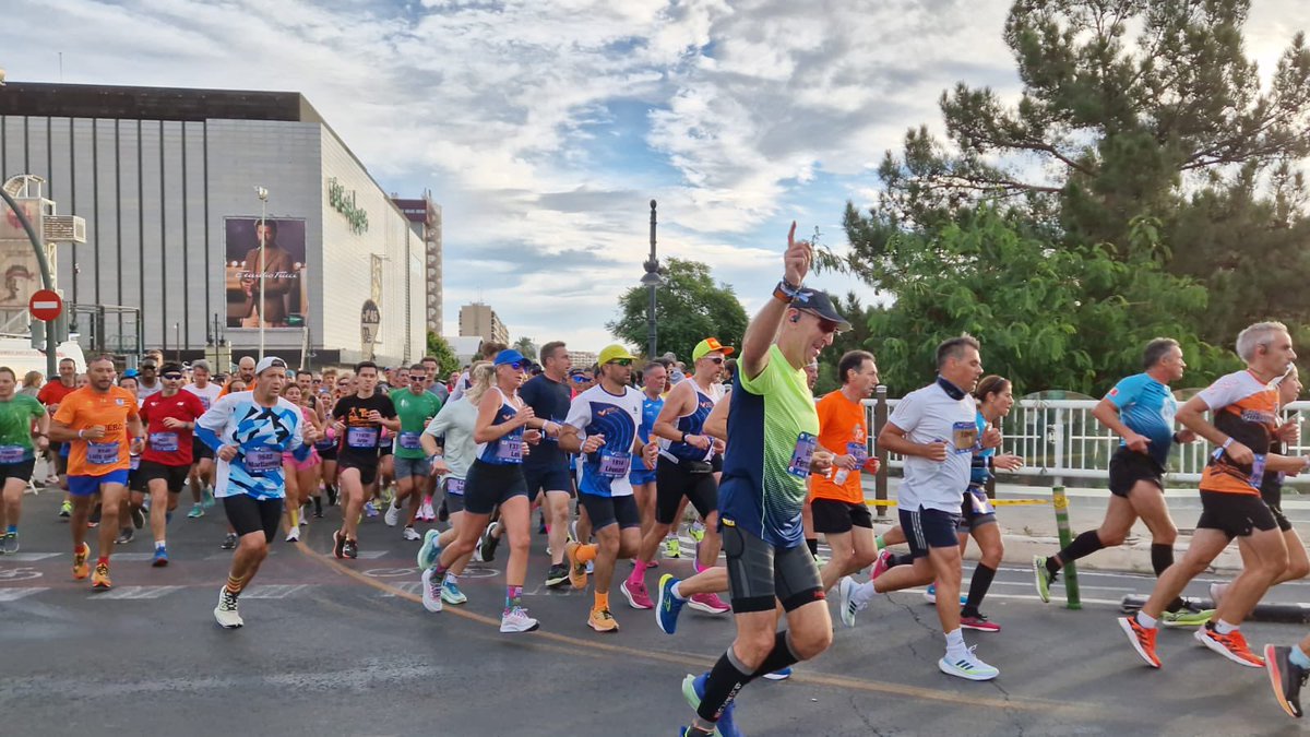 correraanimar's tweet photo. 👏🏻👏🏻 ¿Hemos correanimado la @MedioMaratonVLC? Hemos correanimado, sí. https://t.co/aKrxYesIr7