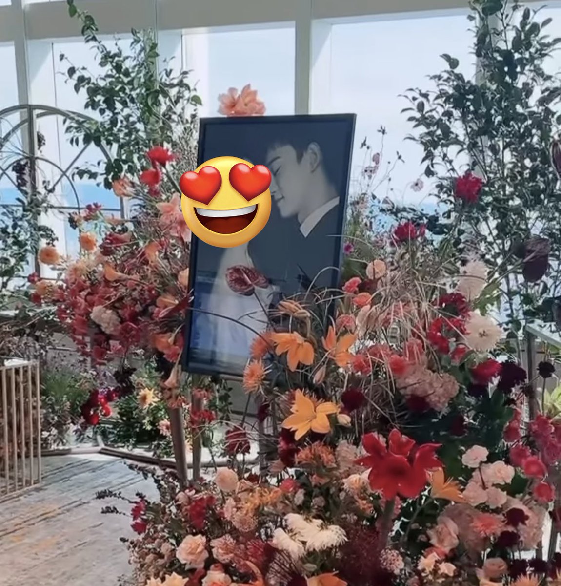 lysistheia's tweet photo. Happy wedding Kim jongdae 🤵👰💐
#chen #jongdae https://t.co/hU78YF3kmT