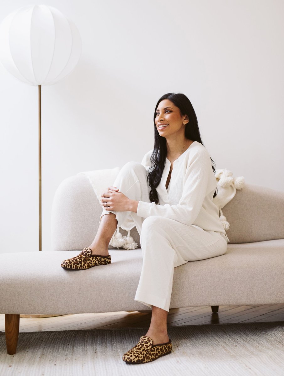 ntlwomenshow's tweet photo. PSST - Slippers aren’t just for indoors! Maves are designed with 9 function-first features that cater to your comfort, including a durable rubber sole so your Maves can go wherever you go! @maveandchez https://t.co/zk1h0EBxdU