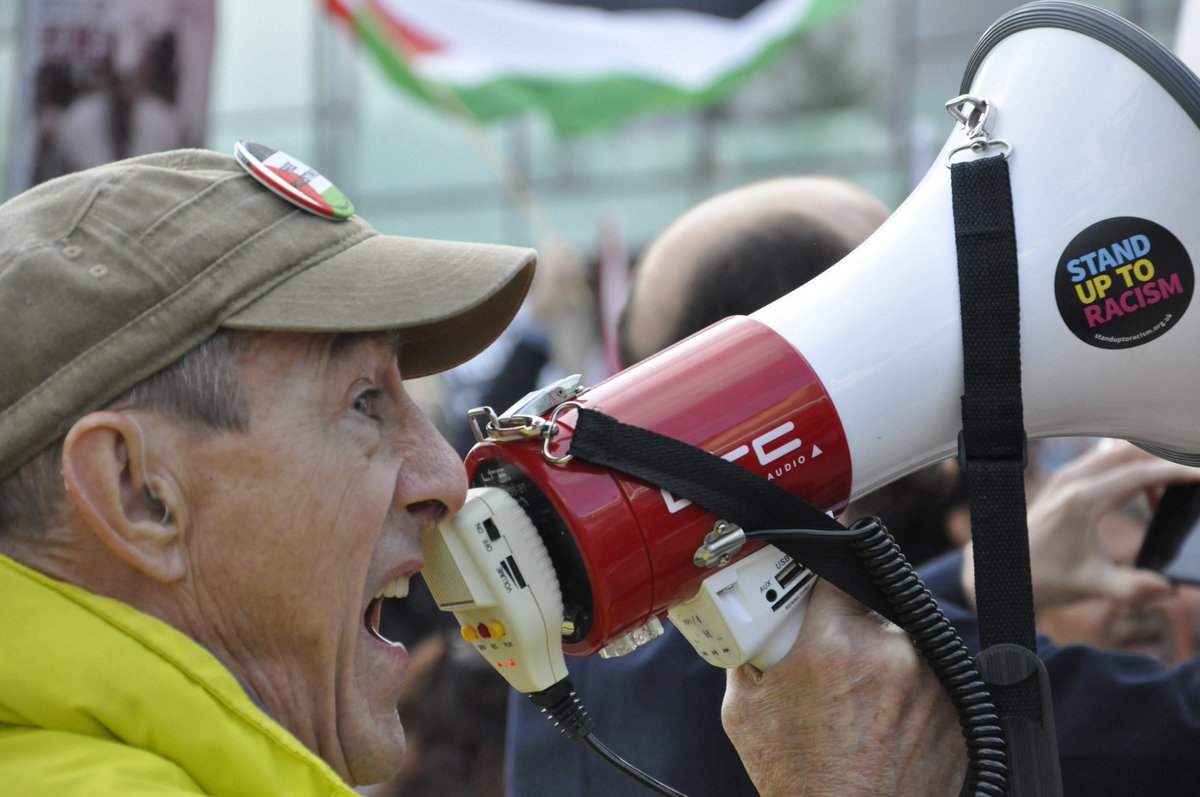 harrymwarner's tweet photo. Some of my better photos from yesterday's pro-Palestine/anti-BBC protest in Media City, Salford. Over 14,000 people were said to have attended. https://t.co/A2P7VrB25s