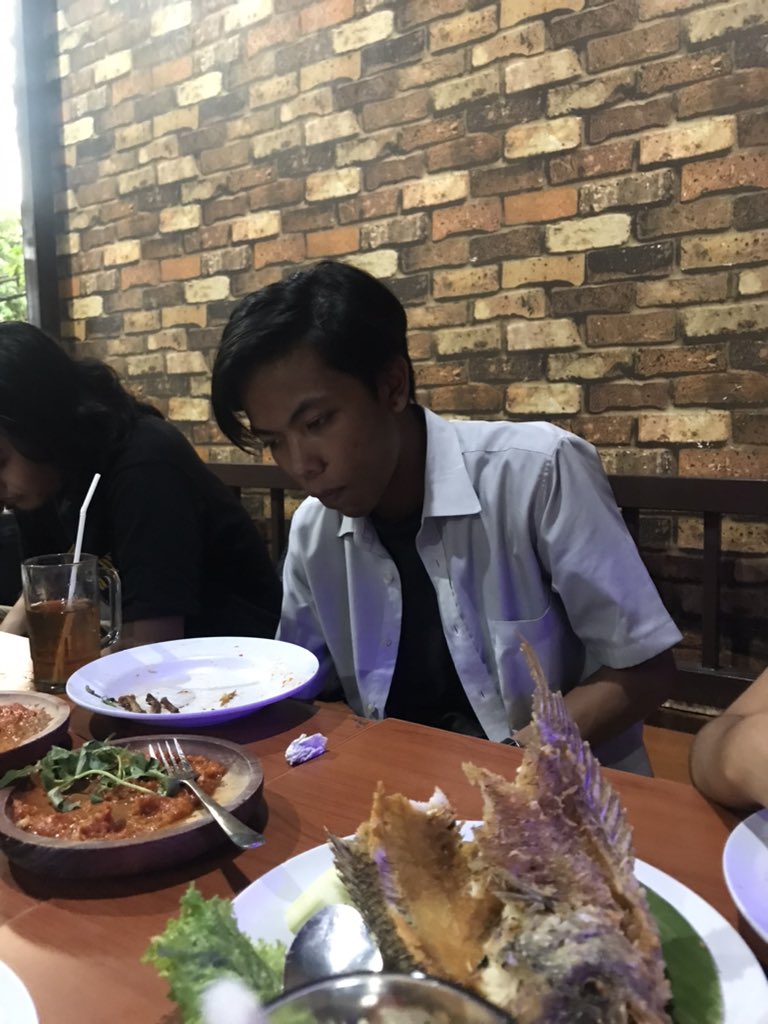 conpannakaffe's tweet photo. Pak bos ke malang, jaminan perut kenyang https://t.co/b9loQZICC1