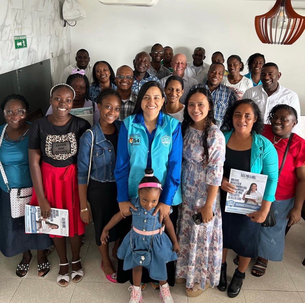 auraisabelgs's tweet photo. Hay #SOSPorLaNiñez de Buenaventura, pero también liderazgos para sumar con trabajo a una mejor calidad de vida en nuestro Puerto. Gracias por creer. 

Niños, mujeres, madres y padres, profesores: cuenten conmigo. 

A la Asamblea del Valle: U 54. https://t.co/hgOmUEGL0E