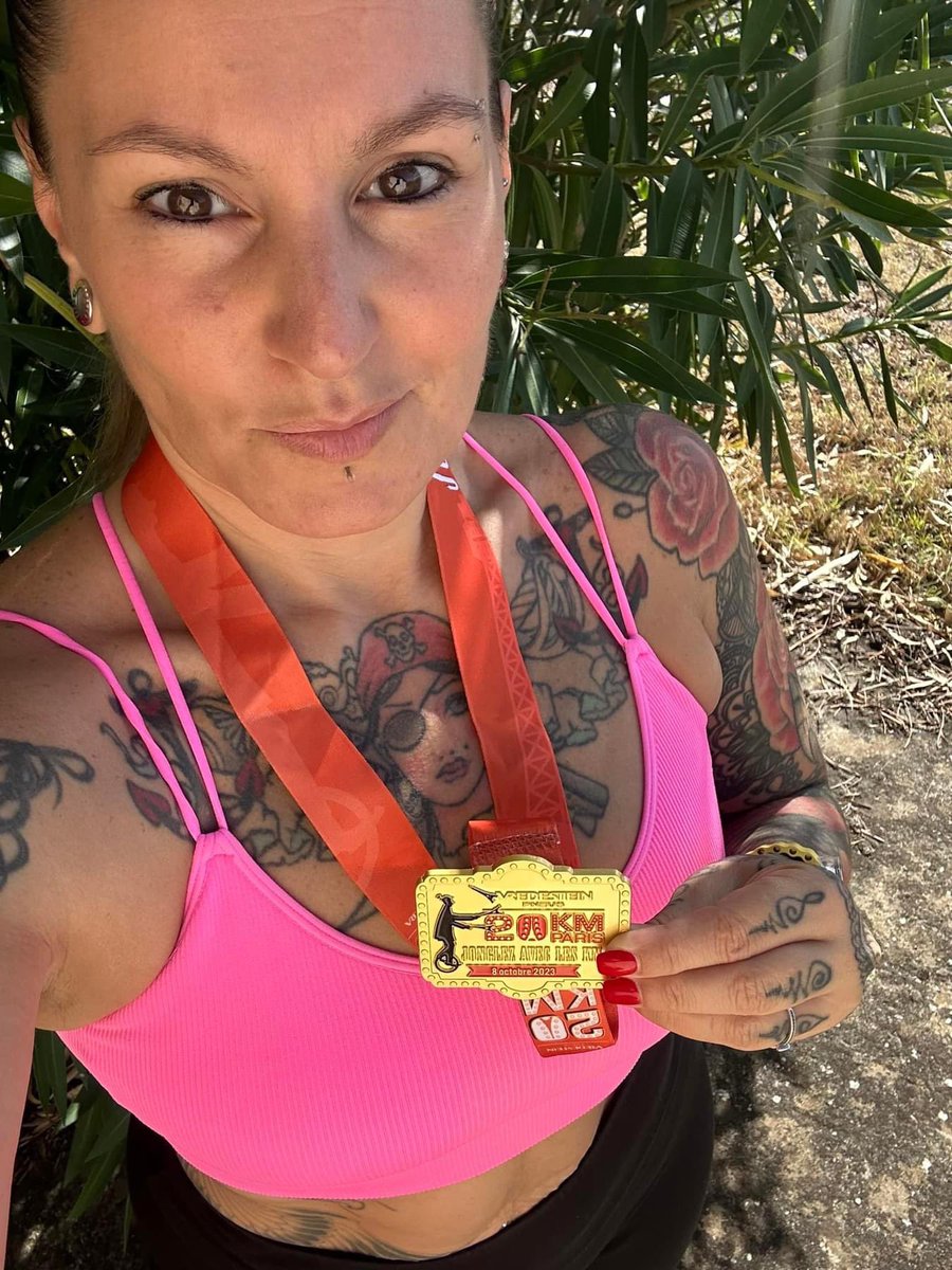 MAYAS15's tweet photo. ✨ Finisher de Les 20 Kilomètres de Paris validés ✅ que j’avais fait le 7/10/2023 🏃‍♀️✨ #endometriose #adenomyose 🎗️ #noexcuses #endofrance #leriremedecin #20kmdeparis #run #running #strong #strongwomen #endorun #endobelly #motivation #determination #tattoo #inked #tatouage #love https://t.co/d6ySPTCQxR
