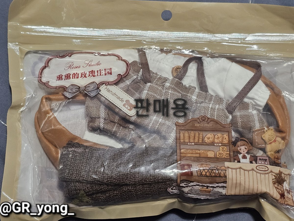 20cm 인형옷 판매합니다

르네상스옷장 페트라르카 반택포1.2

장터에서 미시착품 구했는데 저희집 애한테 한번 입혀봤다가 멀쩡한 셔츠를 터뜨릴것 같아서 보냅니다ㅜㅠ

디엠 후 흔적 부탁드립니다!

#솜인덕장터 #무솜인덕장터 #솜솜옷장터