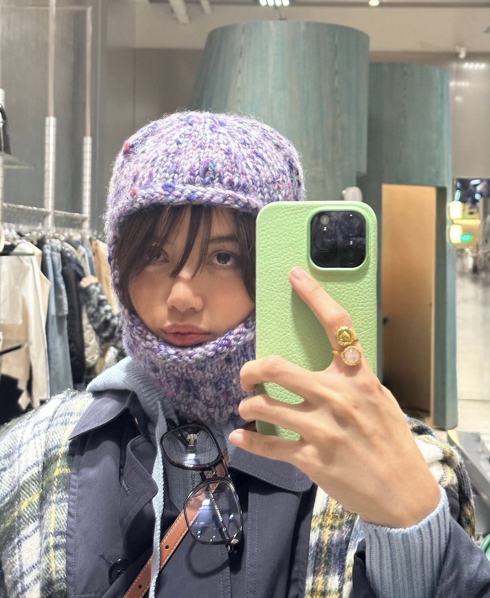 hourly lisa tweet media