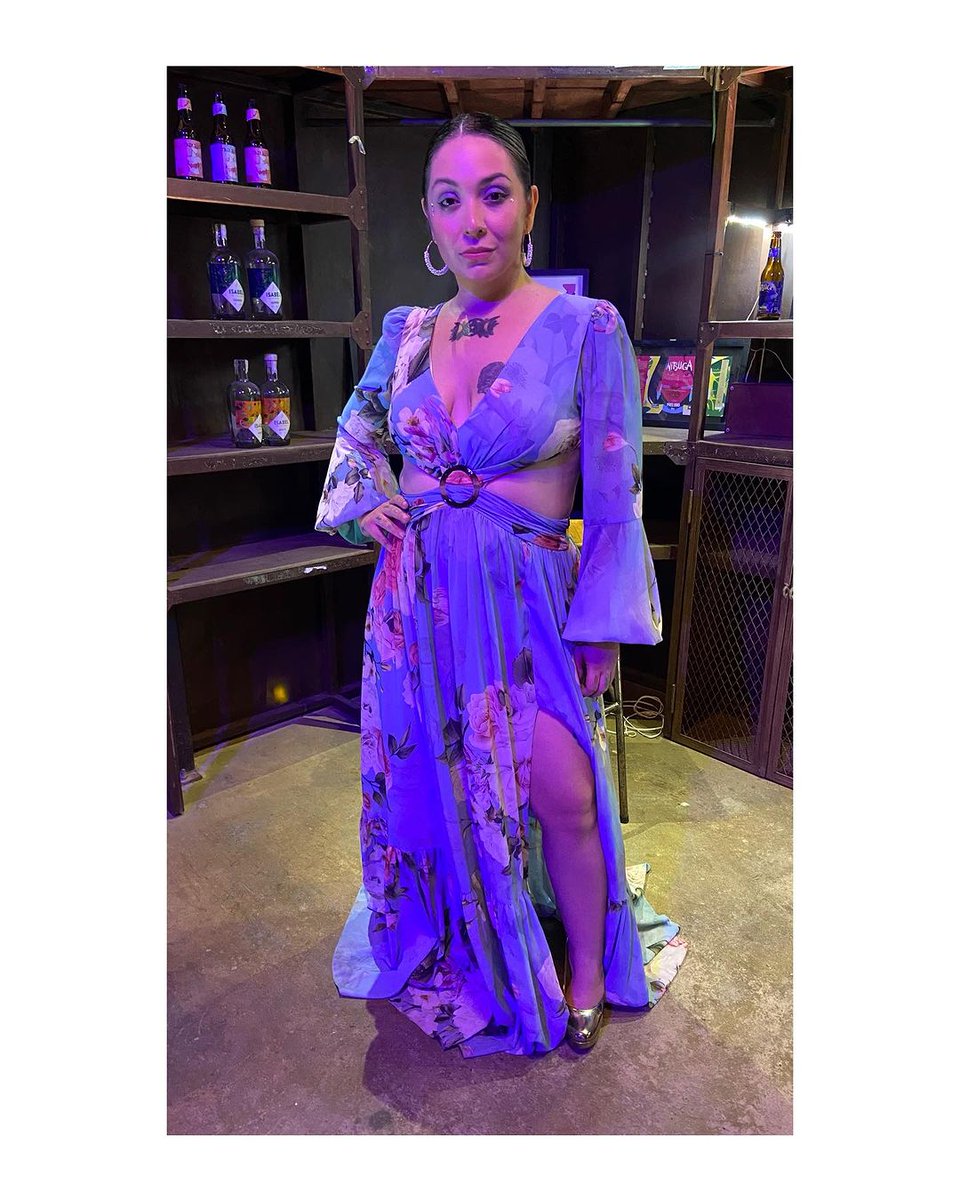 valoversof's tweet photo. Que preciosa nuestra reina @andreavalobra 
#valovers
 👗: @maria_uliambre_alquileres
Pd; Buen domingo para todxs❤️‍🔥

#Lachicaquegrita
#Andreavalobra
#queen https://t.co/03Lew4Ul9o