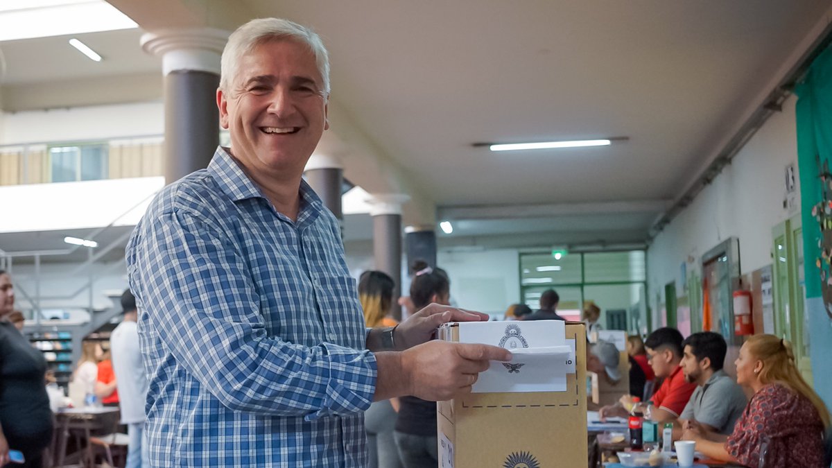 luislobovergara's tweet photo. #ArgentinaElige📩
Vine a votar, acompañado de mí familia, y con la esperanza de que la democracia nos dará una nueva oportunidad de cambiar la historia. 
Es ahora y es para siempre
#EsConPatricia https://t.co/fsj7ULGGwN