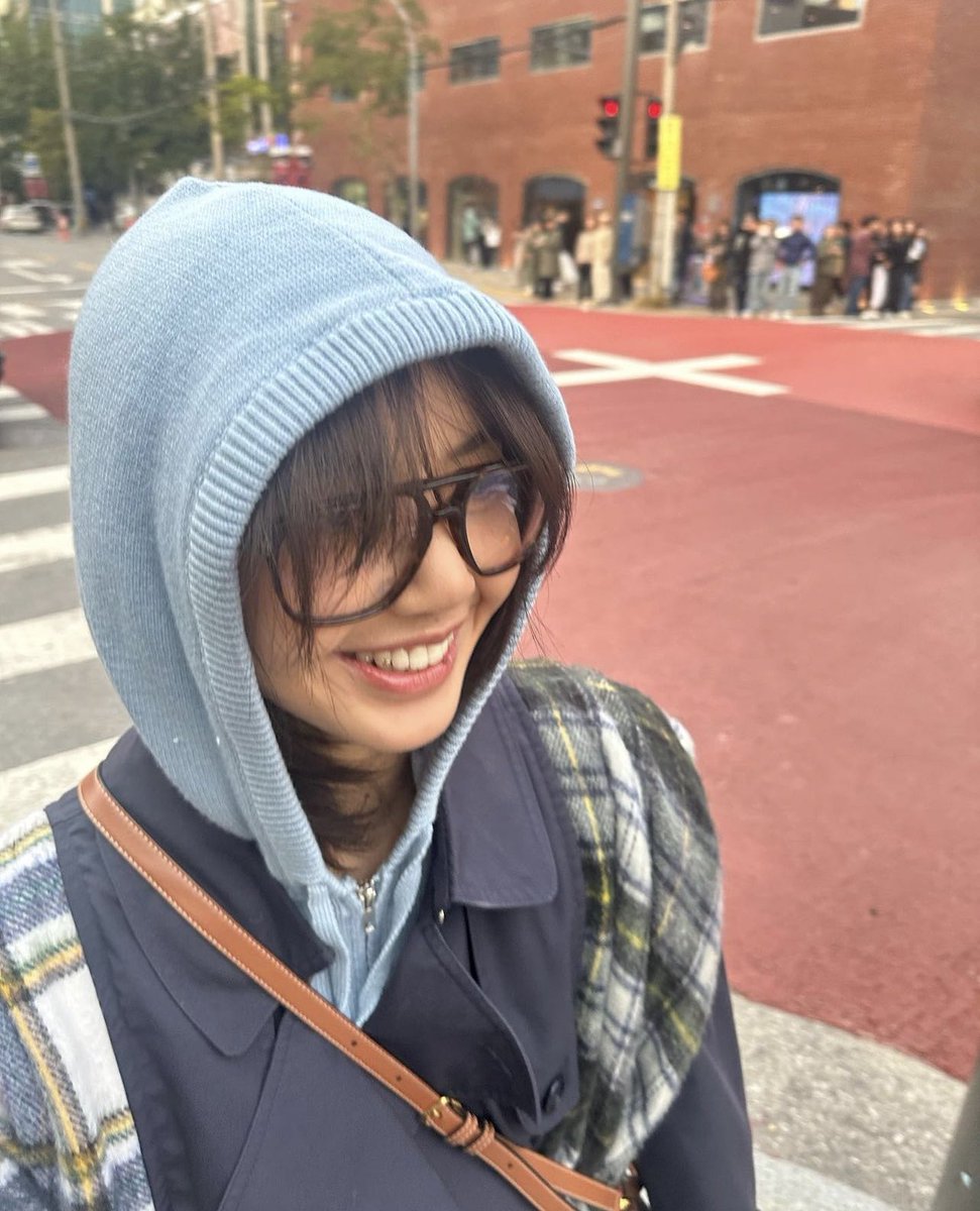 hourly lisa tweet media