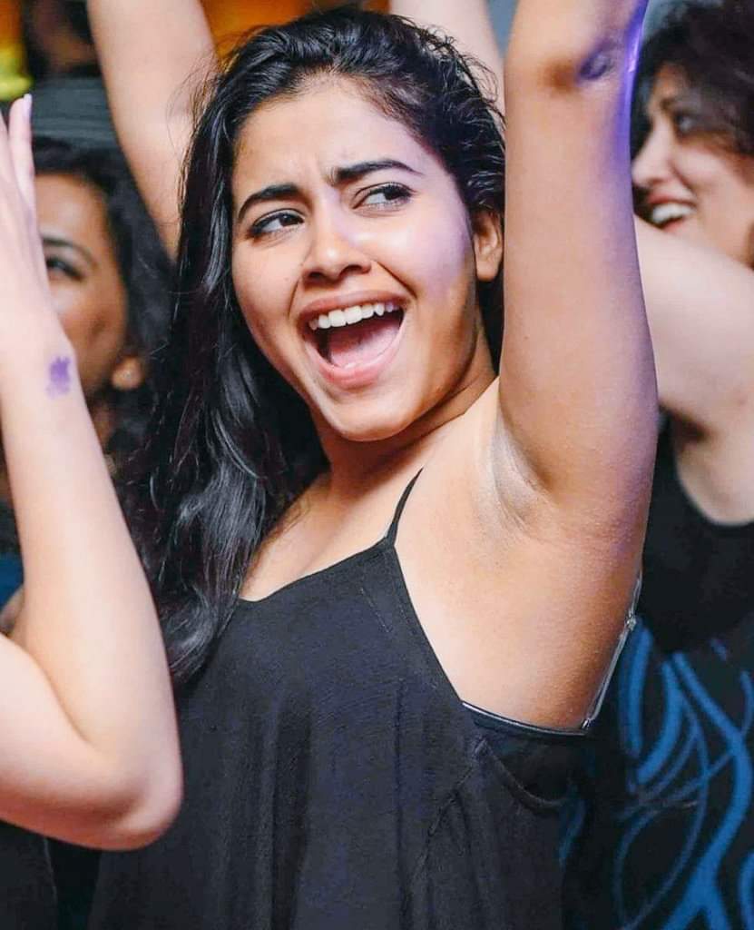 deepinsidedeepi's tweet photo. Me partying with my friends and ex and my current bf @kannancuck is sitting and waiting for my reply and call 🤙 https://t.co/99bCX6TYIz