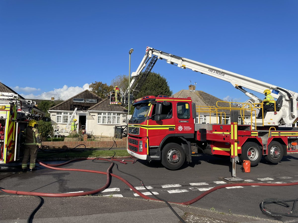 Carl Halewood (@carlos_hs031) on Twitter photo Another good stop by <a href="/HantsIOW_fire/">Hampshire & Isle of Wight Fire & Rescue Service</a> crews this weekend, early attack by <a href="/Cosham23/">Cosham Fire Station</a> <a href="/Southsea24/">Southsea Fire Stn</a> <a href="/waterlooville19/">Waterlooville Fire Station</a> prevented fire spread throughout this property. ππππ Another good stop by <a href="/HantsIOW_fire/">Hampshire & Isle of Wight Fire & Rescue Service</a> crews this weekend, early attack by <a href="/Cosham23/">Cosham Fire Station</a> <a href="/Southsea24/">Southsea Fire Stn</a> <a href="/waterlooville19/">Waterlooville Fire Station</a> prevented fire spread throughout this property. ππππ