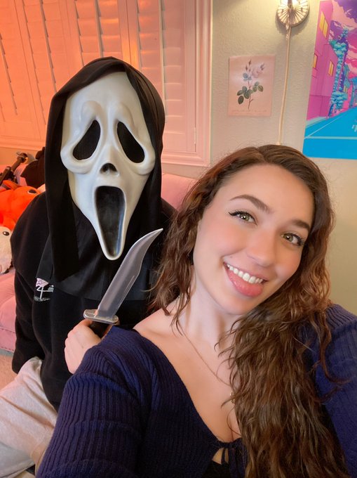 bab &amp; i filmed some spooky asmr 🎃👻 https://t.co/Gk9o9zjJmX