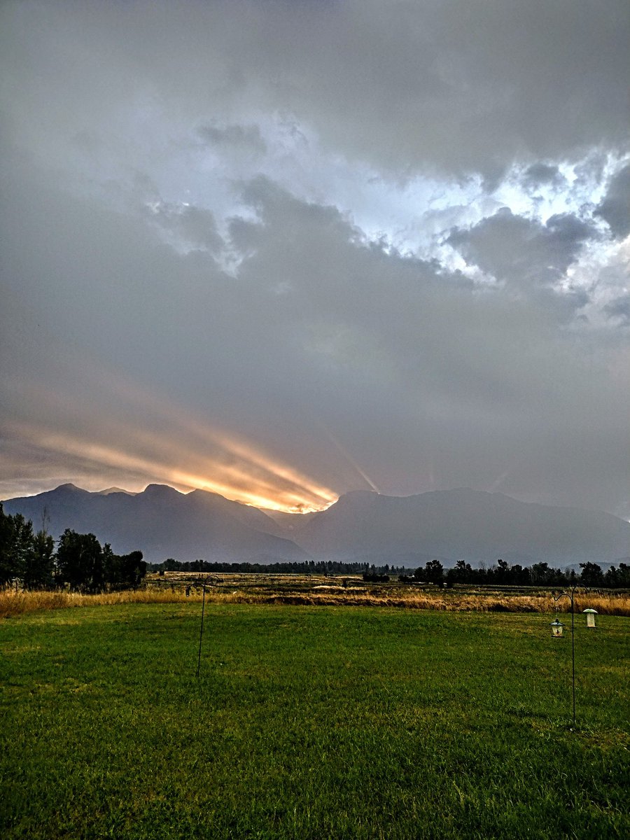 4kn0thead6's tweet photo. #Montana #montanamomrnt #montanamornings #rockymountains #flatheadrez https://t.co/ky7N8Kb9Zt