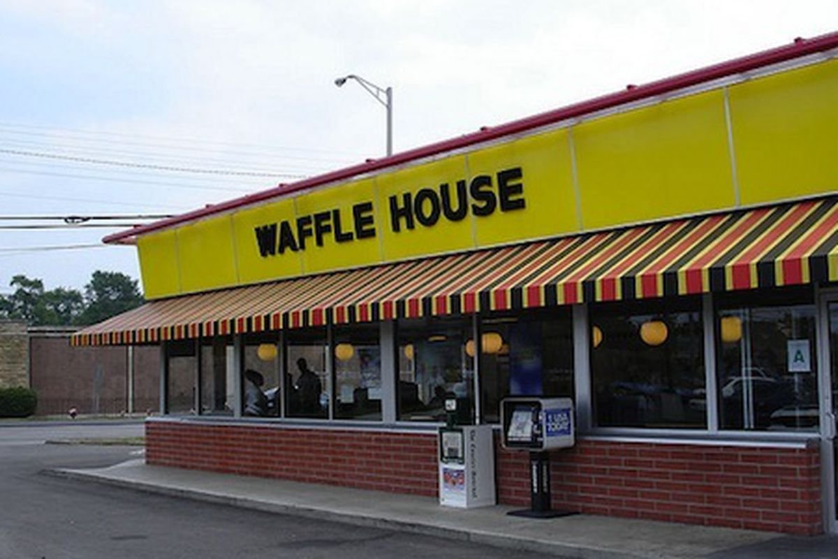 the_unknown1222's tweet photo. Could an Ultramarine Company break into and capture a Waffle House? https://t.co/iHegsLqvfH