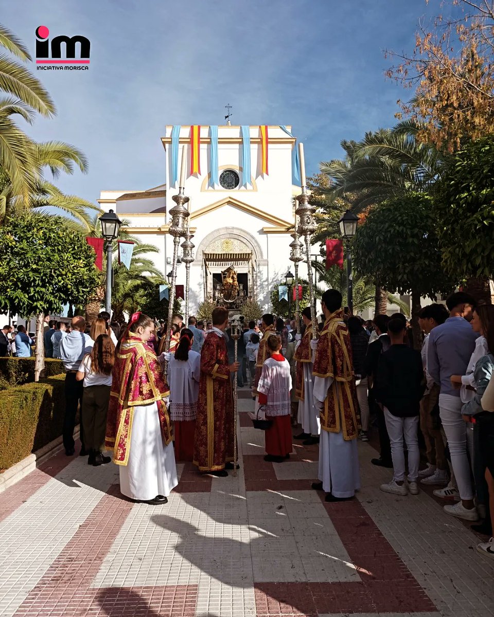 Ayer, nuestros concejales participaron en un momento histórico de <a href="/la_puebla/">#SoyMorisc@</a>, la salida extraordinaria de <a href="/patronapuebla/">Hermandad Patrona</a> por el 75 aniversario de su llegada
Se le hizo entrega de la Medalla de la Villa y el Bastón de Mando por su nombramiento como Alcaldesa Honoraria Perpetua