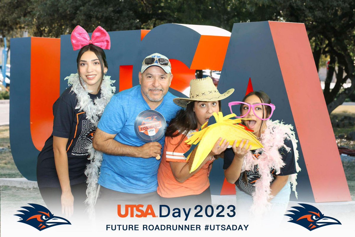 YseniaLeal's tweet image. #utsaday2023 #UTSA 
Maybe this is it- looks like her comfort zone! 
She loved the University Oaks housing tours! 💙🤍🧡  @SeguinISD @SeguinISD @starsteppersshs 🙌🏼