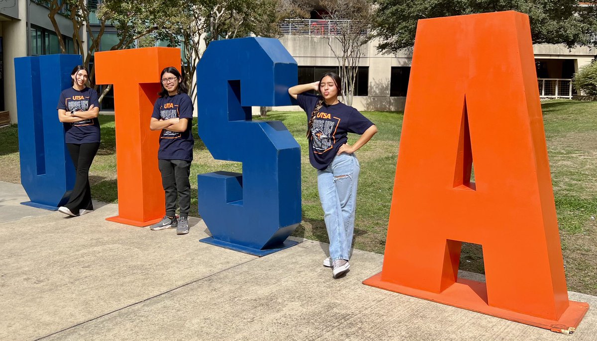 YseniaLeal's tweet image. #utsaday2023 #UTSA 
Maybe this is it- looks like her comfort zone! 
She loved the University Oaks housing tours! 💙🤍🧡  @SeguinISD @SeguinISD @starsteppersshs 🙌🏼