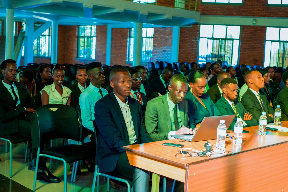 UNILAK_LSS's tweet photo. Muri aka kanya hari gutangwa ikiganiro kivuga ku kubaka ihuriro ry'abanyeshuri  rihamye.
@RIB_Rw @NyanzaDistrict @unilak_rwanda 

Abatanga ikiganiro bari kugaragaza ibisubizo binyuranye ihuriro ry'abanyeshuri biga amategeko muri
@unilak_rwanda https://t.co/BkPh00gMBe