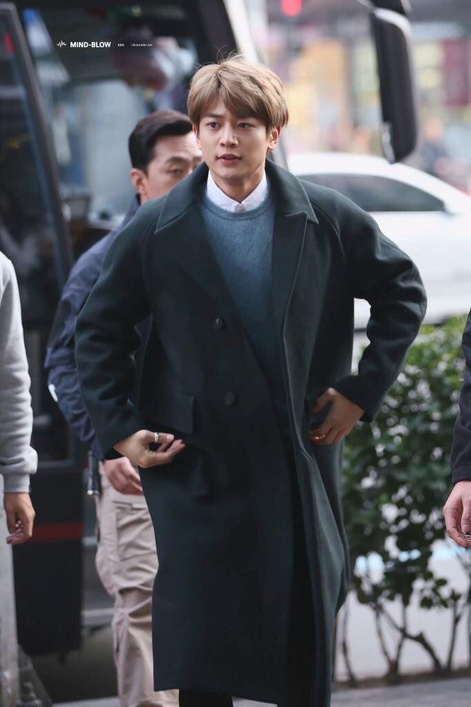 it's giving hot dad on the way to the teacher-parent conference 
#MINHO #민호 #SHINee #샤이니