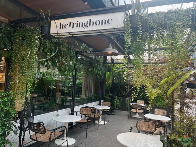 朝活にぴったり☀️トンローのお洒落カフェ〈Herringbone〉に行ってきました！早朝から営業していて販売されているパンもおすすめです🥖 　 ▶︎ https://t.co/IHCb9T9wpC https://t<a href="/tag/%E0%B8%AB%E0%B9%89%E0%B8%B2%E0%B8%A1%E0%B8%97%E0%B8%B4%E0%B9%89%E0%B8%87%E0%B8%82%E0%B8%A2%E0%B8%B0"class="tags"><span>#ห้ามทิ้งขยะ</span></a>