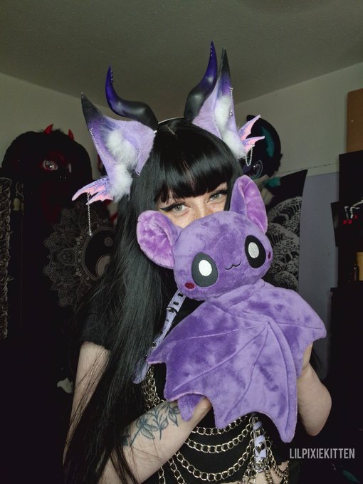 I took some new pictures today, going to post the nude pictures on my OF just now 💜🦇 https://t.co/Ru<a href="/tag/mvsales"class="tags"><span>#mvsales</span></a>