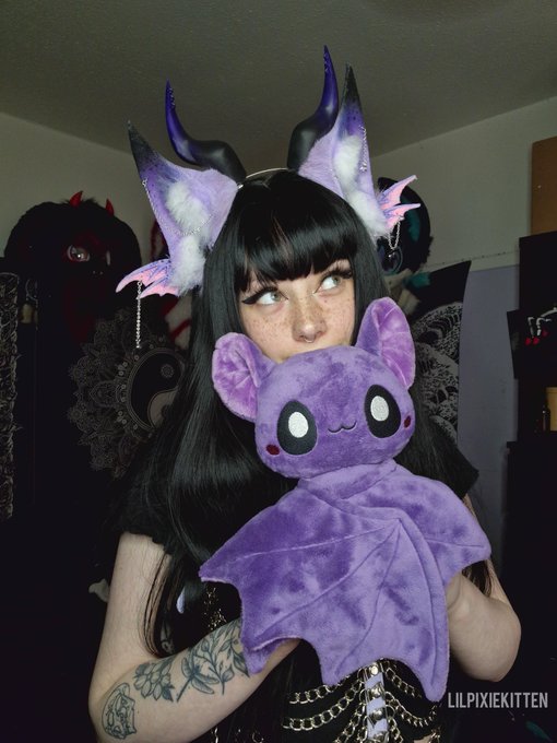 I took some new pictures today, going to post the nude pictures on my OF just now 💜🦇 https://t.co/Ru<a href="/tag/mvsales"class="tags"><span>#mvsales</span></a>