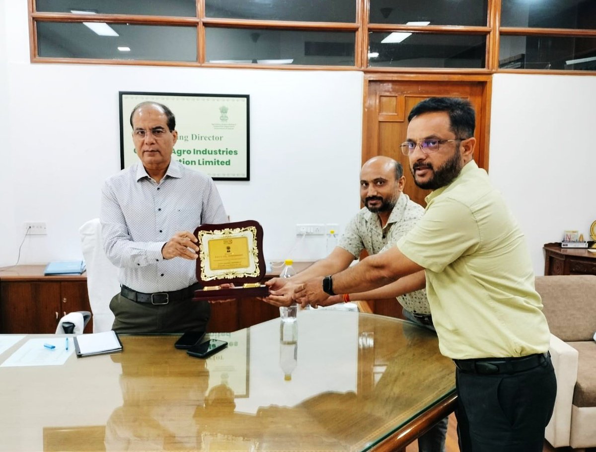 AshwinP93069969's tweet photo. Best Performance of the Year-2022-23 Awarded to Gujarat Agro Industries Corporation Limited by IFFCO MC Company @RaghavjiPatel @AKRAKESHIAS1 @dipst2003 @DirectorateofA1 @GujAgriDept @gaiclofficial https://t.co/v2MknZ3MCW