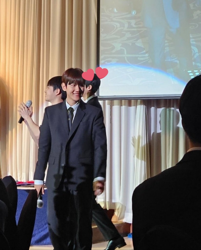 CB4016CB's tweet photo. 머야 젤루 기염둥이대회야~
#BAEKHYUN #백현 @B_hundred_Hyun https://t.co/EEbwoVmJIP