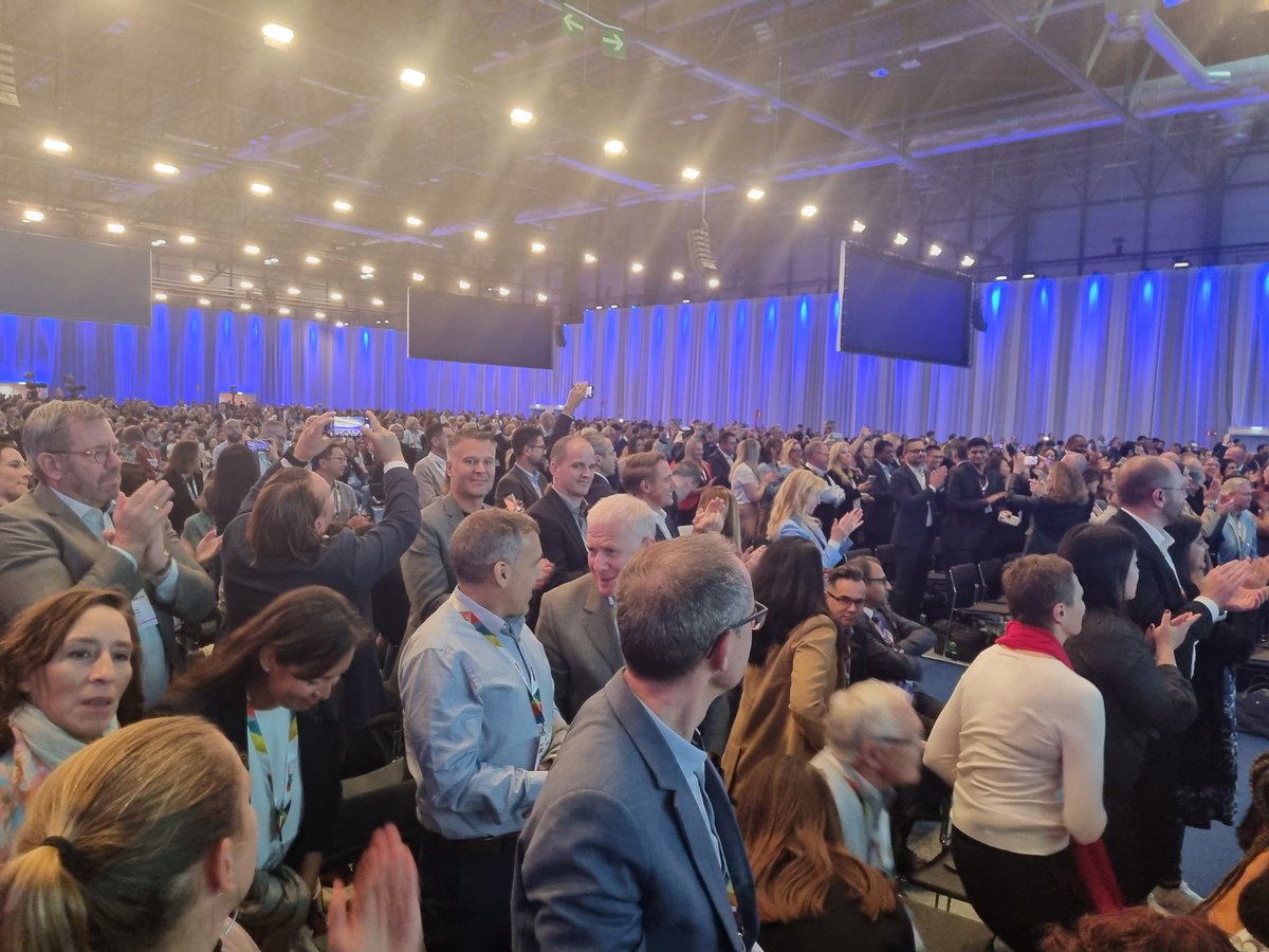 Roberto Iacovelli (@driacovelli) on Twitter photo Historical moments at #ESMO23. Standing ovations for impressive results of EV302 study. Huge compliments to <a href="/tompowles1/">Tom Powles</a> and coinvestigators. <a href="/myESMO/">ESMO - Eur. Oncology</a> <a href="/OncoAlert/">OncoAlert</a> Historical moments at #ESMO23. Standing ovations for impressive results of EV302 study. Huge compliments to <a href="/tompowles1/">Tom Powles</a> and coinvestigators. <a href="/myESMO/">ESMO - Eur. Oncology</a> <a href="/OncoAlert/">OncoAlert</a>