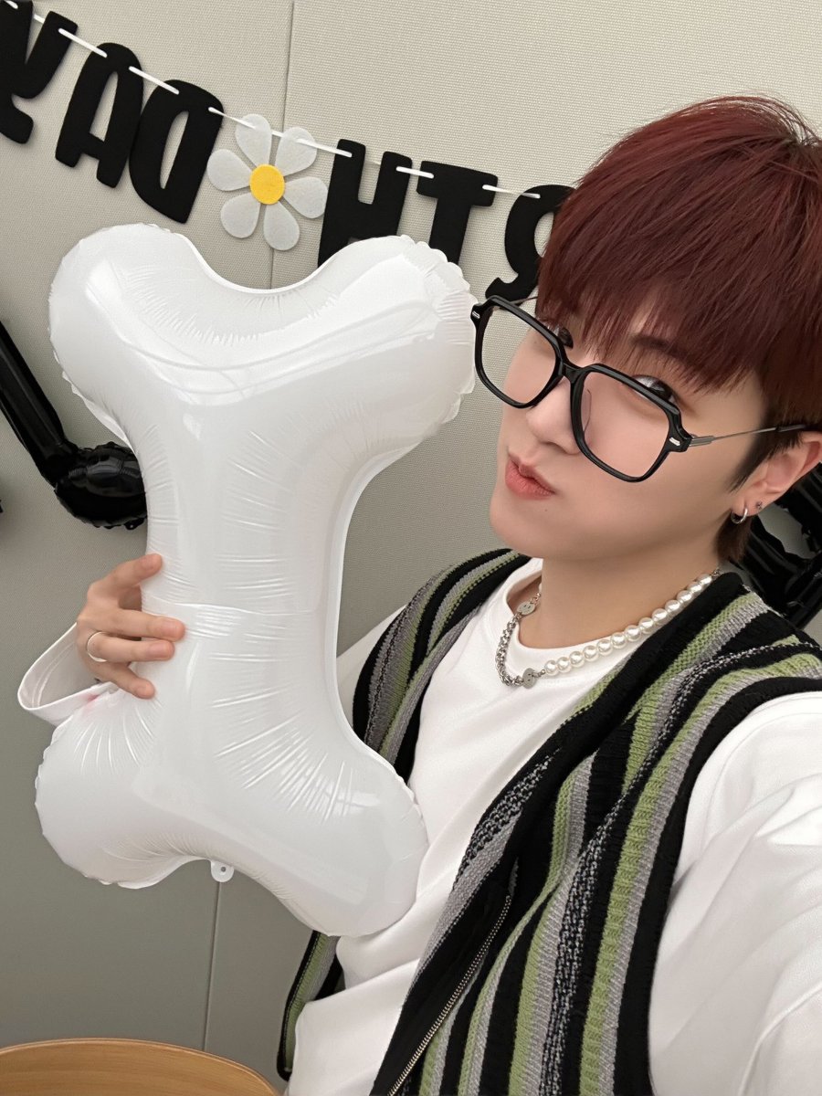 BOYNEXTDOOR_twt's tweet photo. 해피리우데이도 끝나가네요 너무 많은 사랑과 축하 덕분에 가장 행복했던 생일이었습니당~ ㅠ
축하해 주신 모든 분들 감사하구 사랑해요 ❣️
#BOYNEXTDOOR #RIWOO #리우 https://t.co/2343iipsvh