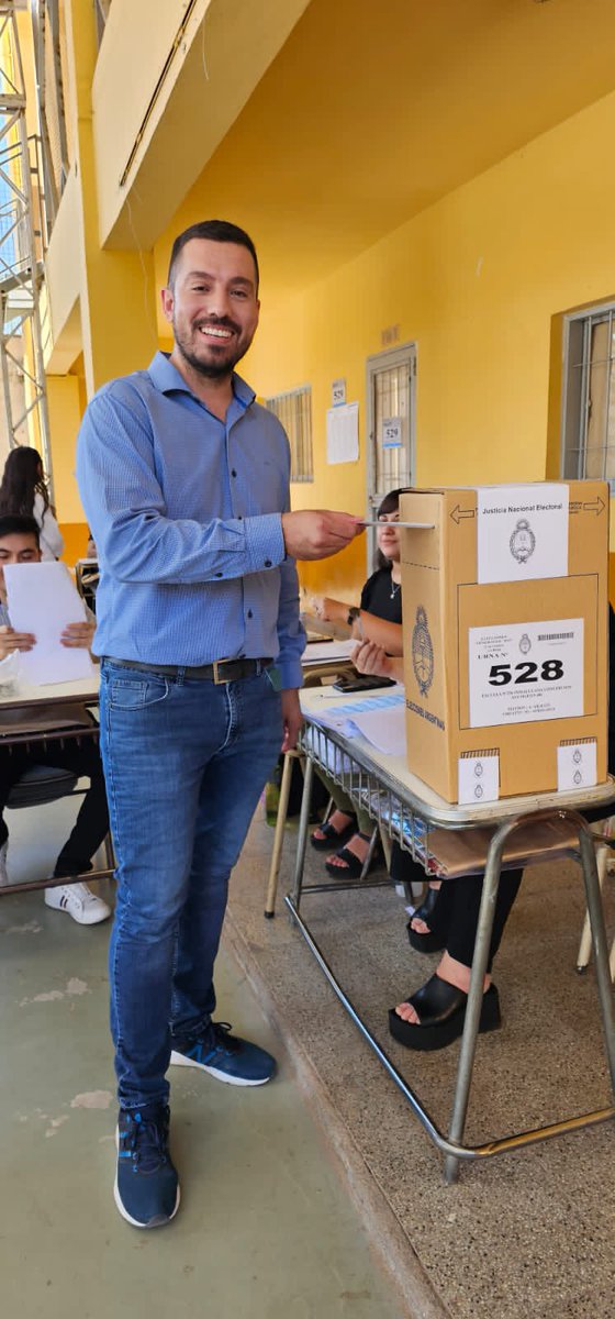 Hoy sigo apostando a la construcción colectiva de un país federal, justo e igualitario. 

Que beneficie a La Rioja, y mi querido Departamento Arauco. 
-
-
-
-
<a href="/QuintelaRicardo/">Ricardo Quintela</a> 
#ArgentinaElige #Elecciones2023 #Votamos #DemocraciaSiempre #LaRioja #Arauco #Compromiso
