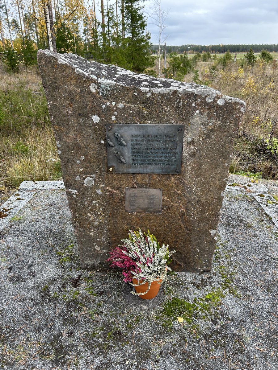 Sarjassamme merkittävyydeltään vaikuttavia muistomerkkejä. Lento-osasto Kuhlmeyn muistomerkki Immolan kentällä. #torjuntavoitto