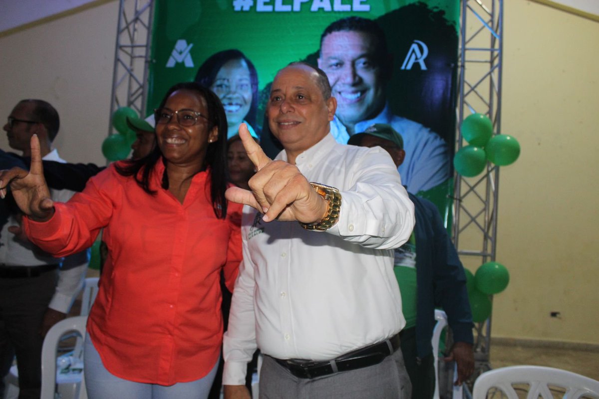 wallynet3's tweet photo. Alfredo Pichardo, decenas de Dirigentes y su equipo demuestran su compromiso total con la candidatura de @AlexandrapenaRD ¡Juntos, son imparables! Son el #ElPale Ganador SDE. #AlexandraDiputada #FuerzaDelPueblo #AlexandraContigoSiempre #FPComunica #AlfredoPichardo @julioromerord https://t.co/H7NcCLrvgE