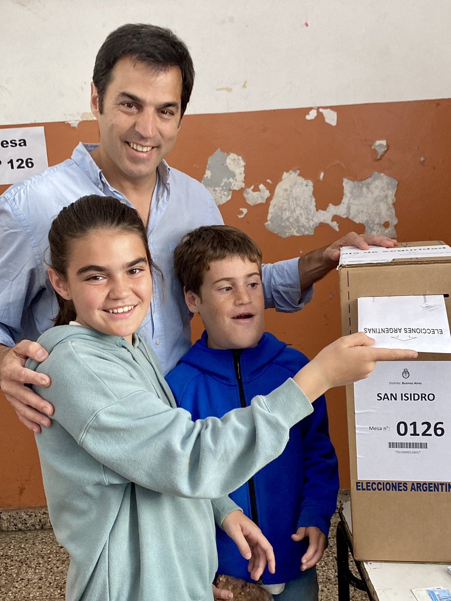 RamonLanus's tweet photo. Esta mañana fui a votar a la Escuela EP N°23 de Béccar bien acompañado.
Gracias a todos los fiscales que están dedicando su tiempo y esfuerzo cuidando los votos. https://t.co/R1RqFJU04K