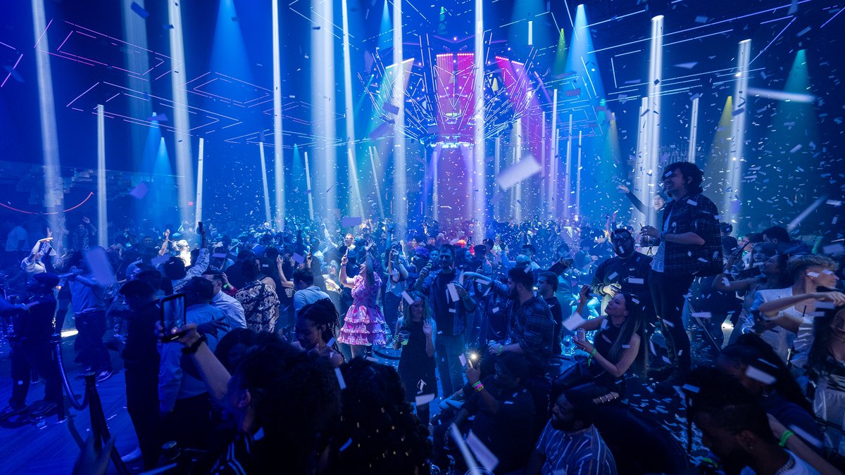 Razer's tweet photo. Last night was one to remember. Thank you to everyone that celebrated with us at the @DolceGabbana | Razer Party hosted by @OfflineTV 🎉. https://t.co/LL5MMc2HOf