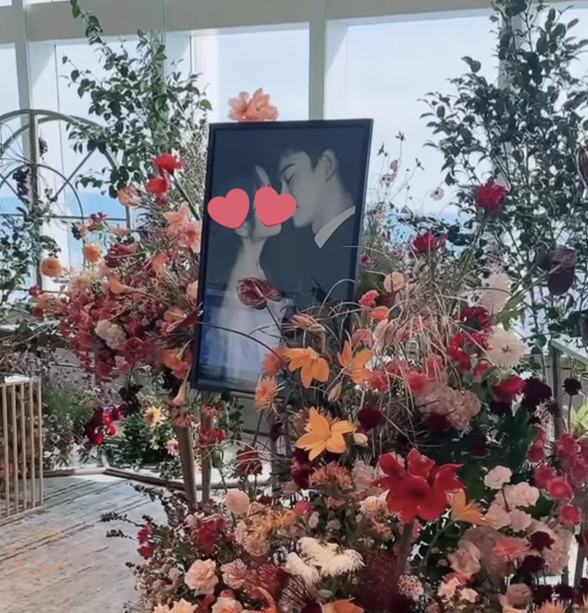 dredxoxo's tweet photo. Congratulations Jongdae ! I'm so happy. I wanna cry rn. You both deserve anything in this world. 🤍 https://t.co/tkfn4DDkpy