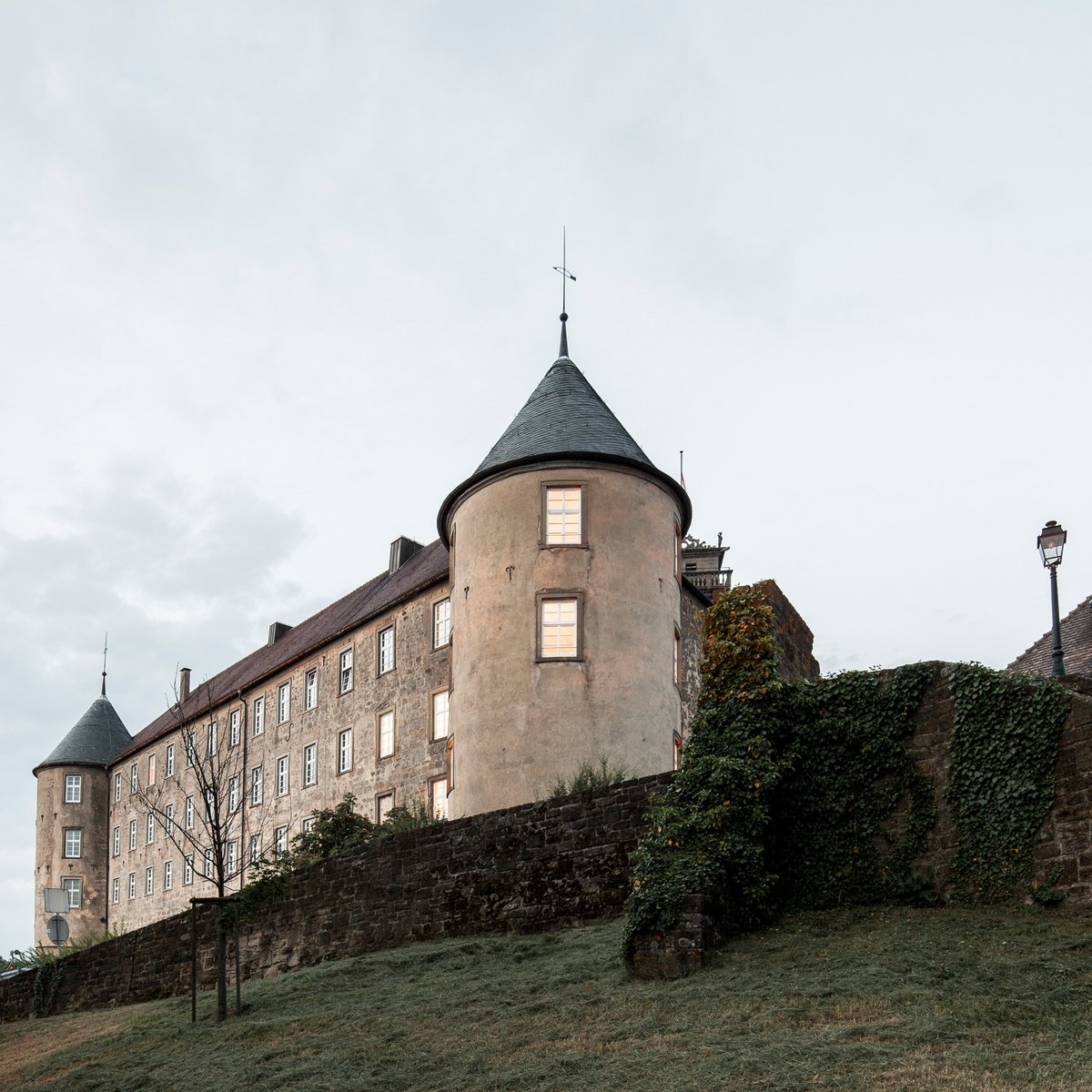 PArchitekten's tweet image. Welcome to our office in Schloss Waldenburg. 
.
.
#office #architecturaloffice #archutecture #architect #frankfurt #waldenburg #schlosswaldenburg #zurich #switzerland #interiordesign #interior #design #annaphilipp #philipparchitekten