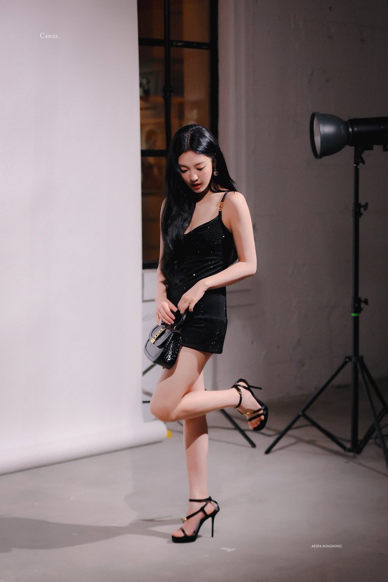 cerise1023's tweet photo. 231018 VERSACE 

#21ButterfliesForNing 
#宁艺卓1023生日快乐
#닝닝_생일_좋아요누름

#에스파 #닝닝 #AESPA #NINGNING https://t.co/03M1QTj3J5