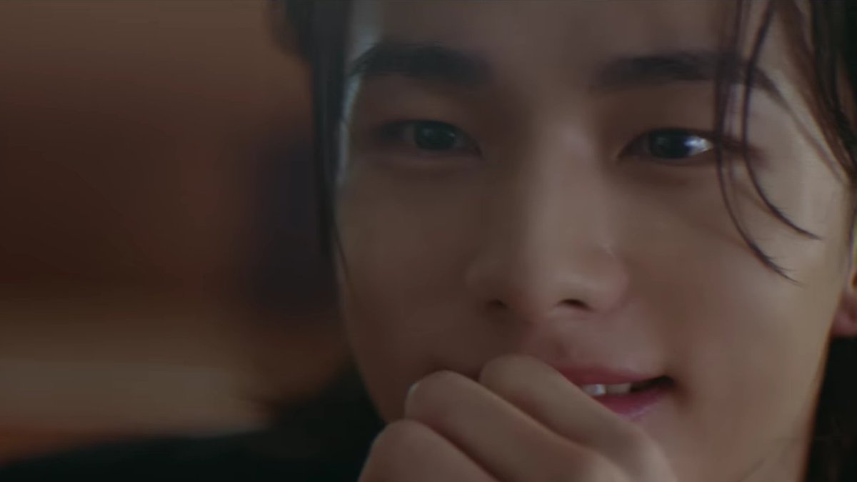hyunjinpost's tweet photo. hyunjin for skzflix https://t.co/sDMdhc7p3t