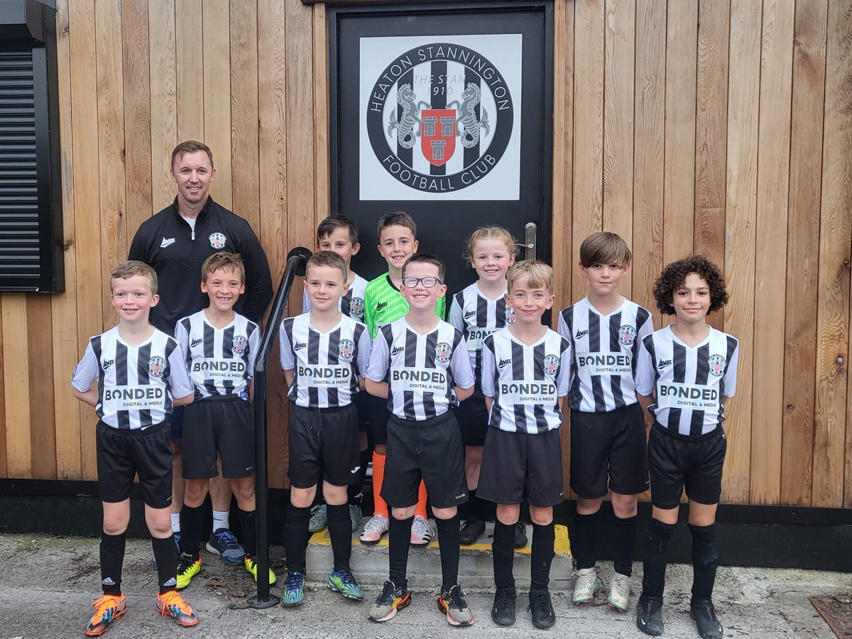 HeatonStanJnrs's tweet photo. Just one Stan team at any age made it out onto the pitch this weekend ... but what a team! Our u9 Blacks will take these big smiles into the Blackout Weekend after another great performance. Congrats to coach Chris and the team! ⚽️⚽️⚽️⚽️⚽️ https://t.co/nlAs9yAFOy