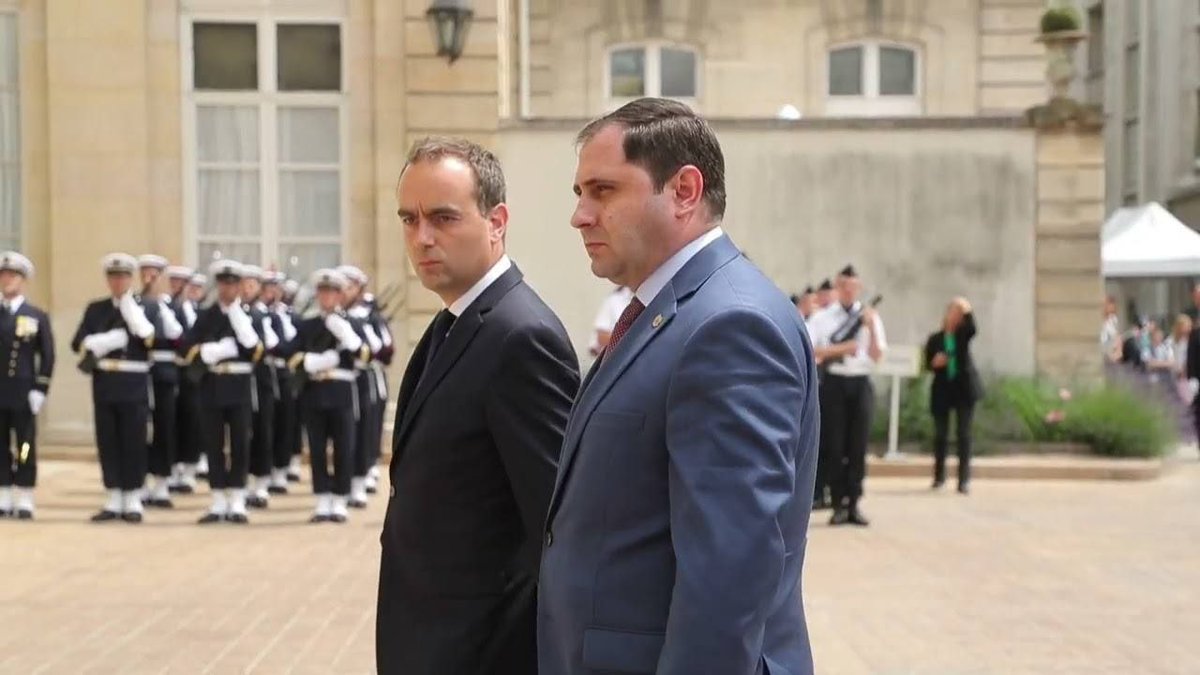 armenia_mod's tweet photo. 🇦🇲 🇫🇷 At the invitation of French Minister for the #Armed_Forces, Sébastien Lecornu, DefMin of the Republic of #Armenia Suren Papikyan left for #French_Republic on a working visit on Oct 22. https://t.co/hJnm12MjuX