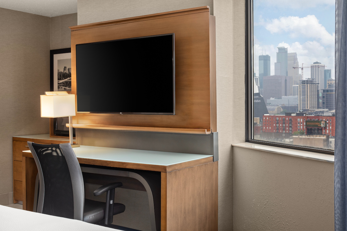 CourtyardMPLS's tweet photo. Recharge in contemporary rooms, complete with everything you need to work or unwind. #CourtyardHotels https://t.co/yXQJ6iHgjK