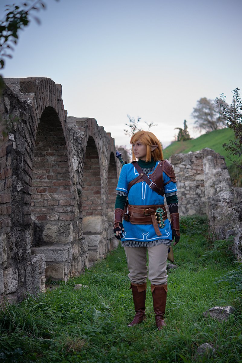 What can Link find exploring the ruins in Hyrule? 🏞️
#TearsoftheKindom 
#TheLegendOfZelda