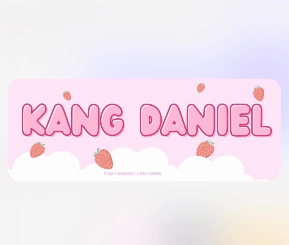 preciwous11's tweet photo. OMG THE BANNER KANG DANIEL WAS HOLDING IS FROM V-WANNABLES 😭😭😭

#WOWKMusicFestival 
It's was the project from fanpage called "bird garden" and us as v-wannables !!!
#wannabond
___
cre: bird garden https://t.co/YR3OmE3SZs